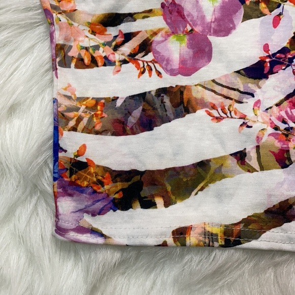 Edge Zebra Printed Short Sleeve Crop Top Shirt - Picture 6 of 9